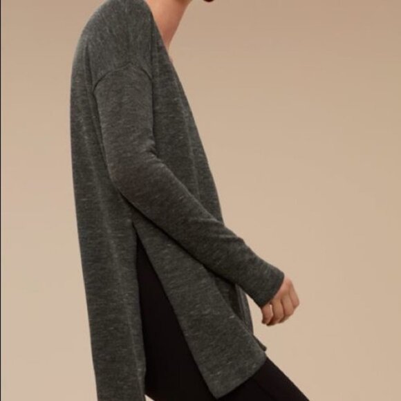 Aritzia Wilfred Sherbrooke Purple V-Neck Sweater Top Size XS Stretch Minimalist - Picture 12 of 12